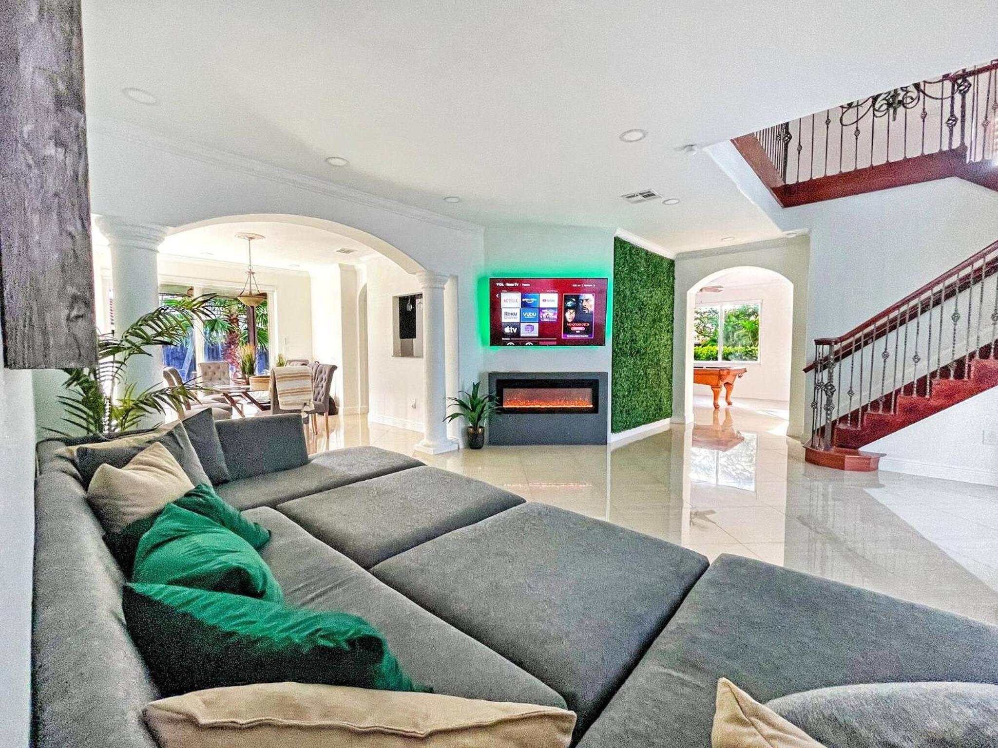 Luxe Villa 5BR I Pool Jacuzzi Fire Pit Piano