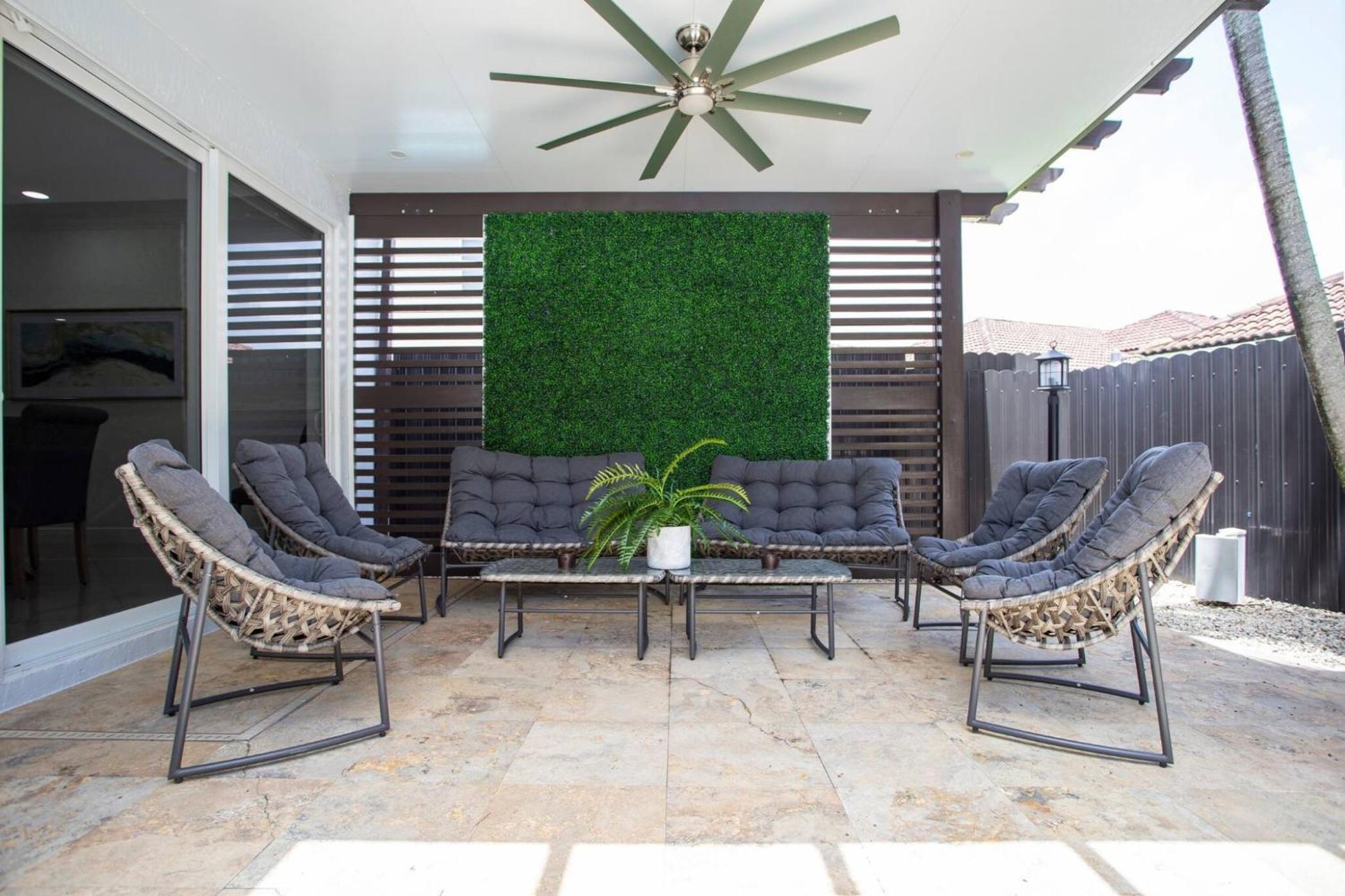 Luxe Villa 5BR I Pool Jacuzzi Fire Pit Piano