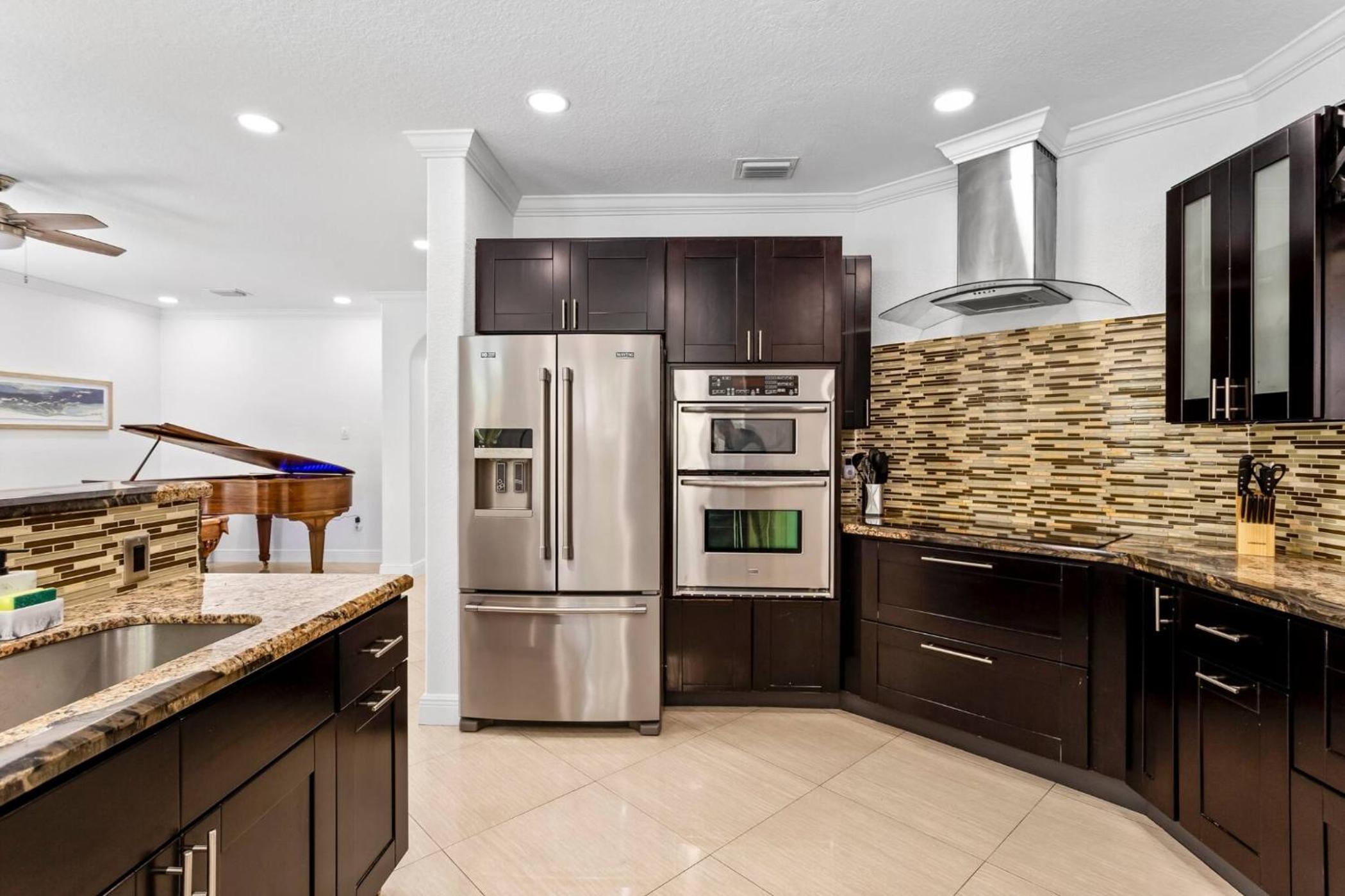 Luxe Villa 5BR I Pool Jacuzzi Fire Pit Piano