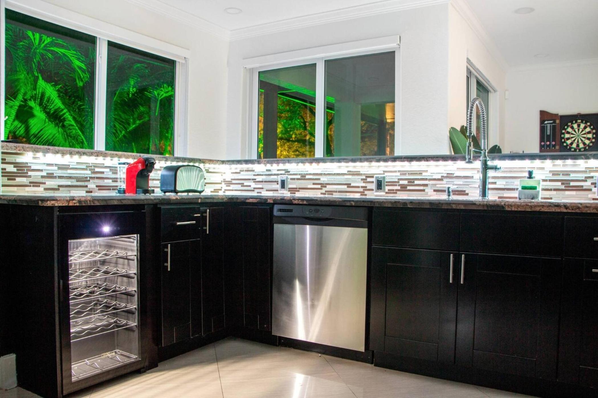 Luxe Villa 5BR I Pool Jacuzzi Fire Pit Piano