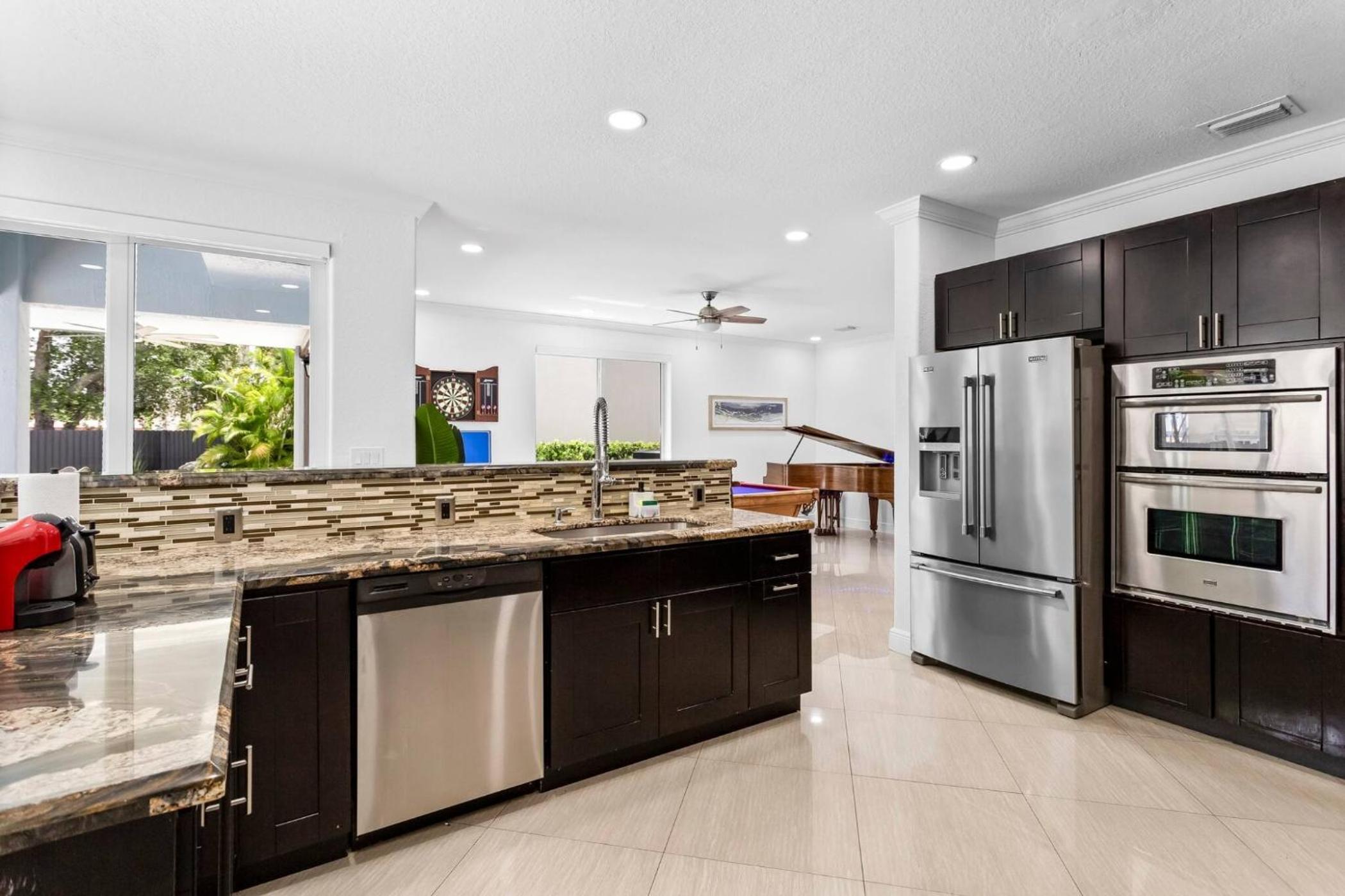 Luxe Villa 5BR I Pool Jacuzzi Fire Pit Piano