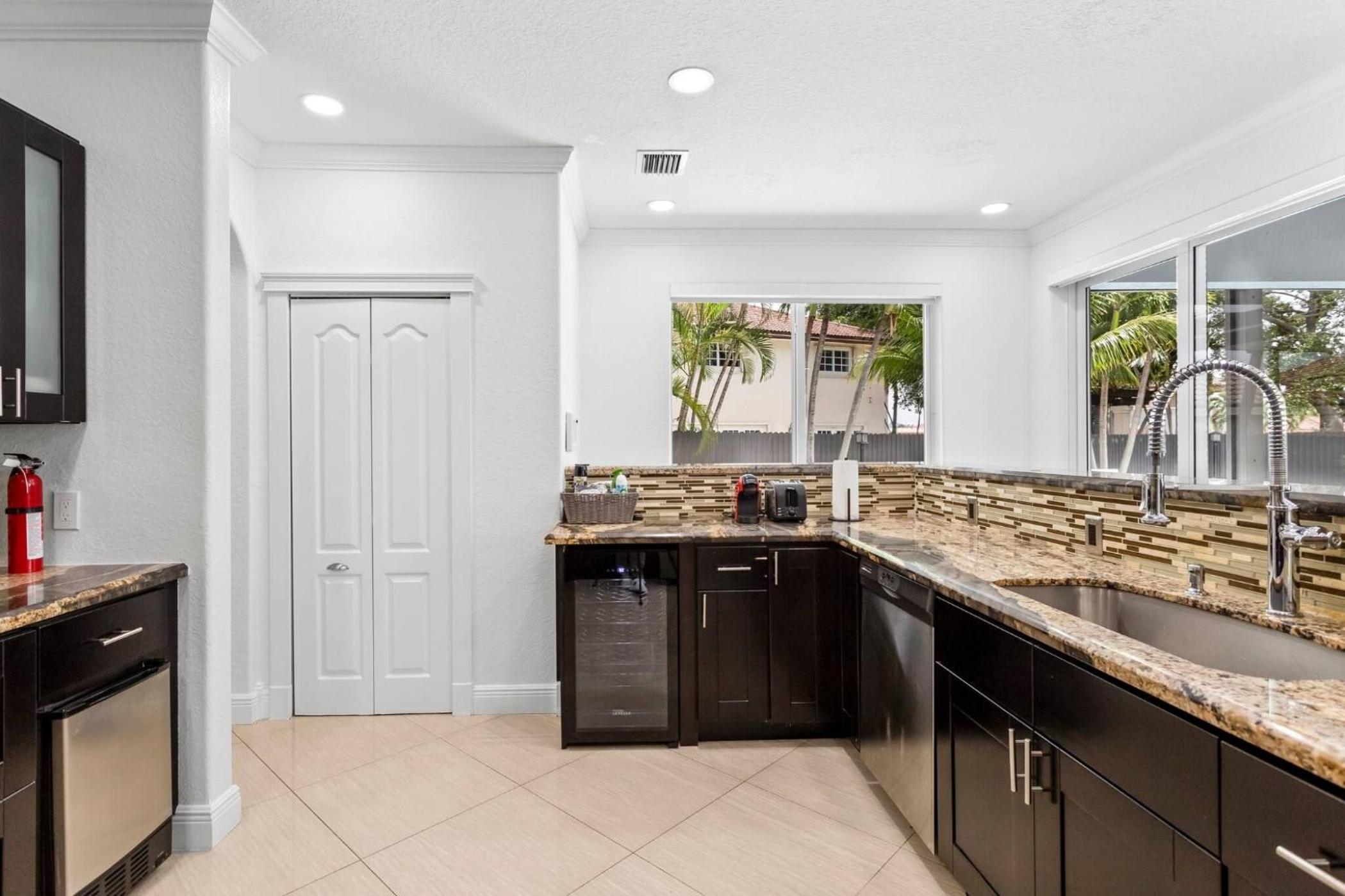 Luxe Villa 5BR I Pool Jacuzzi Fire Pit Piano