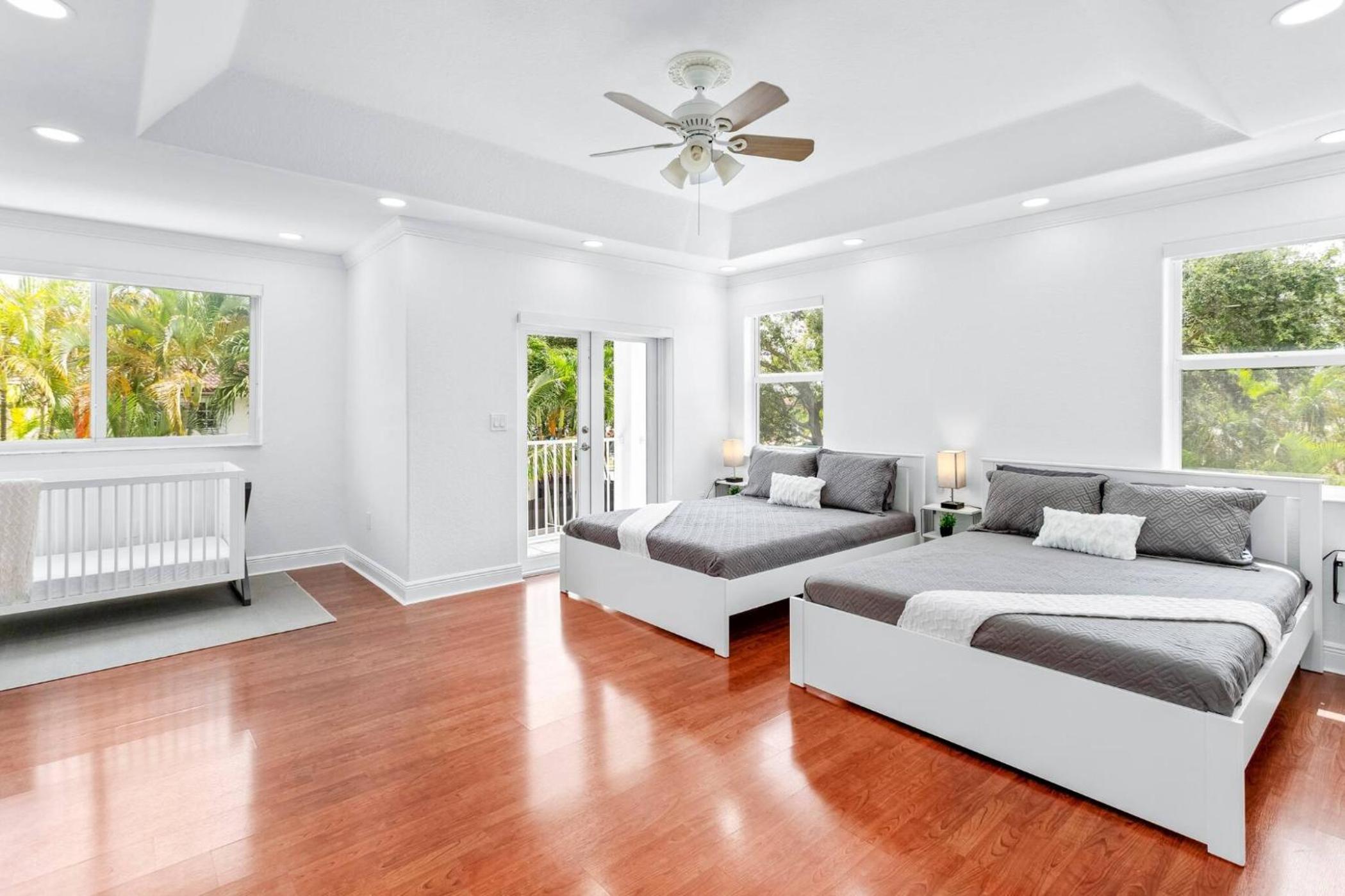 Luxe Villa 5BR I Pool Jacuzzi Fire Pit Piano