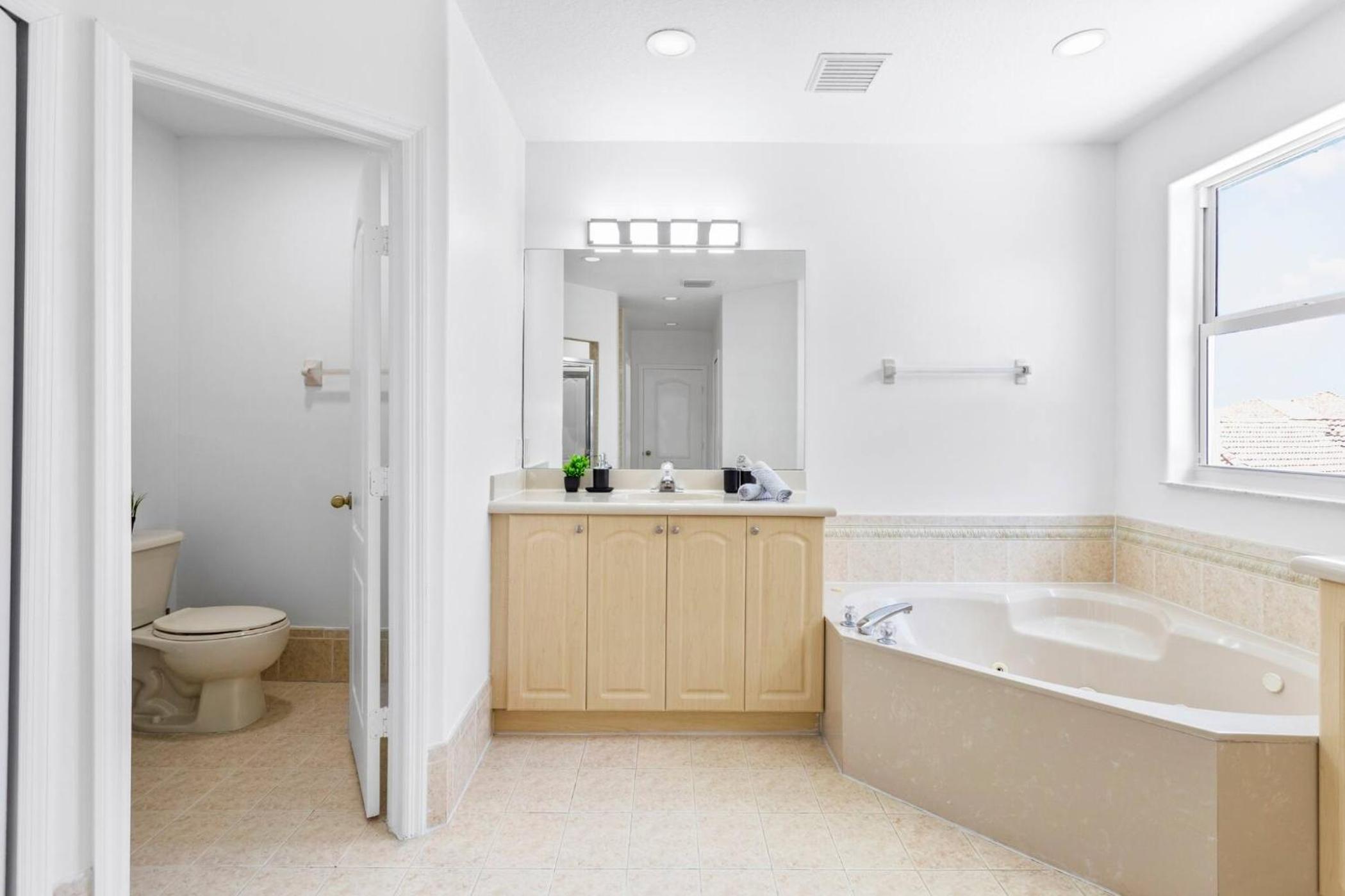 Luxe Villa 5BR I Pool Jacuzzi Fire Pit Piano
