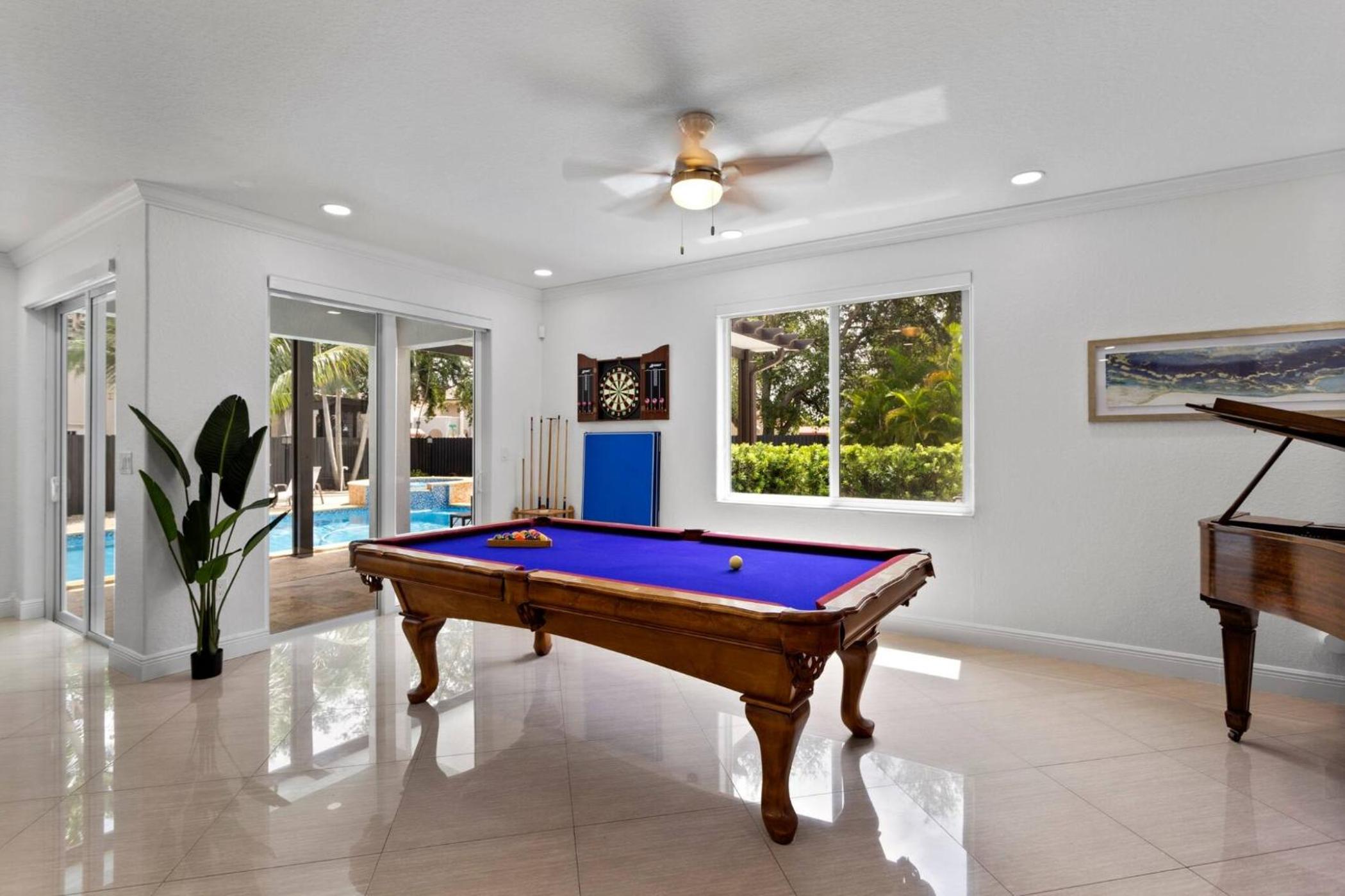 Luxe Villa 5BR I Pool Jacuzzi Fire Pit Piano