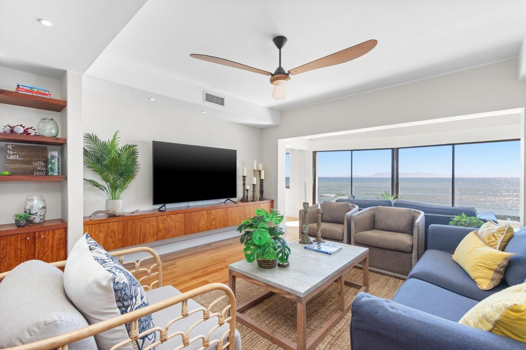 La Mer Views by Host Agents