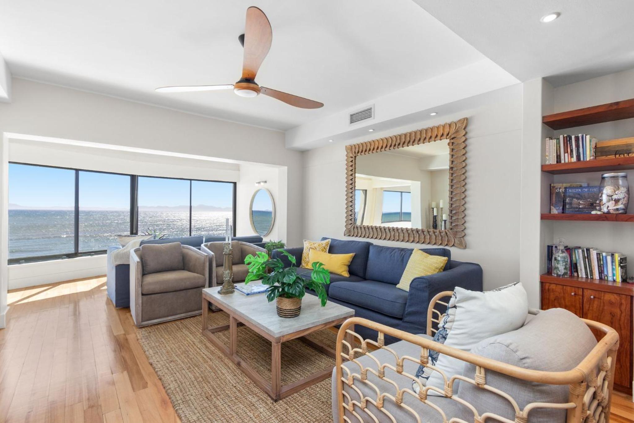 La Mer Views by Host Agents