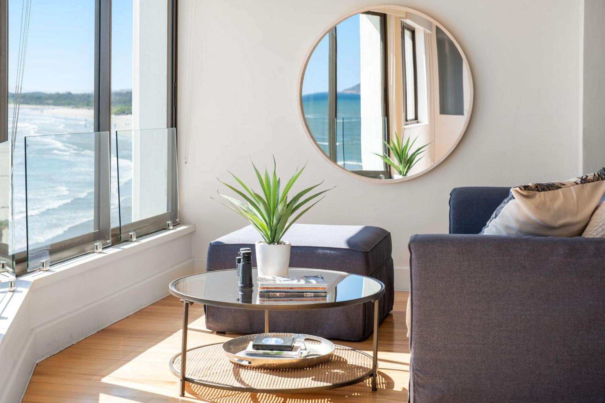 La Mer Views by Host Agents