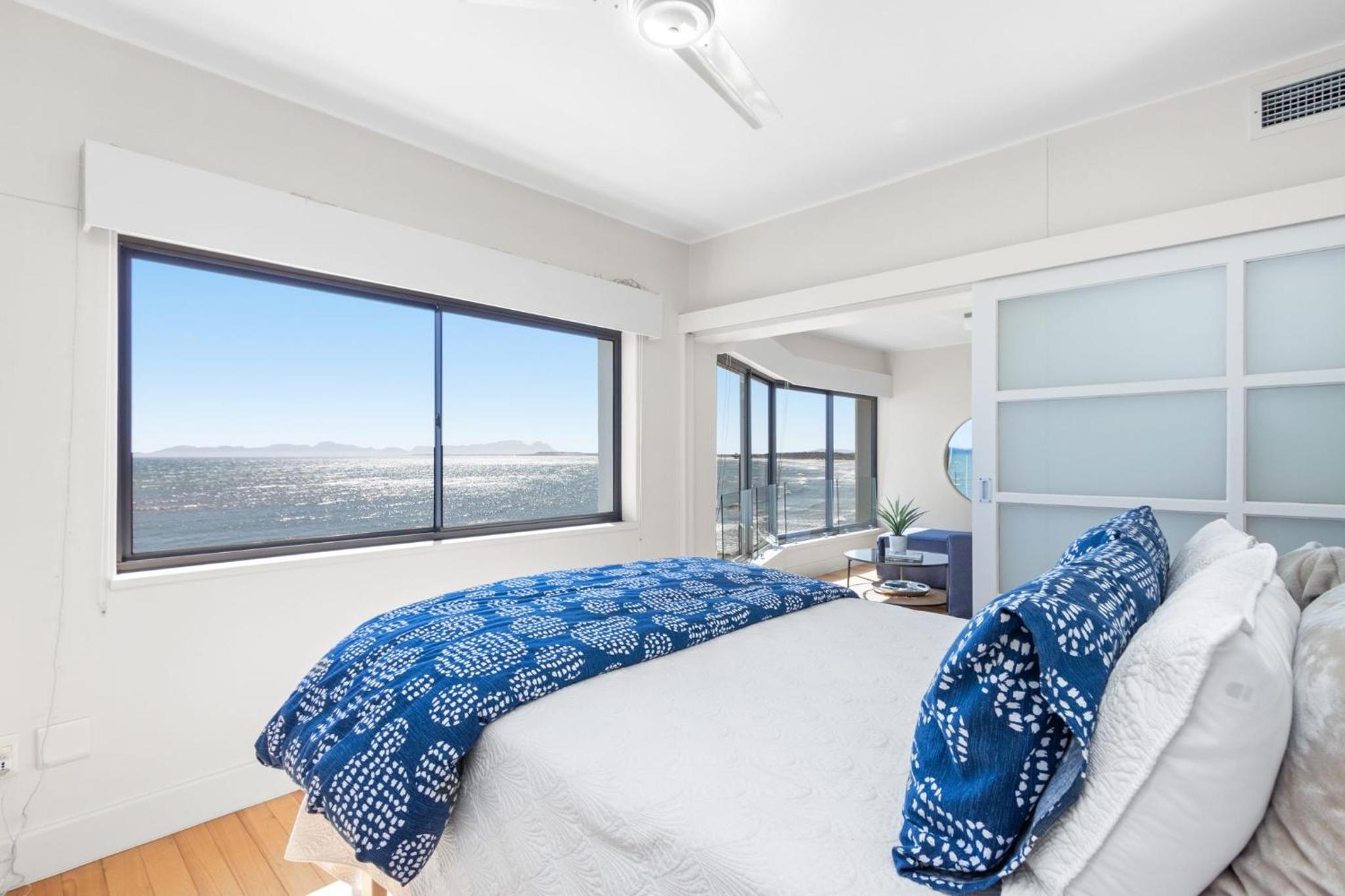 La Mer Views by Host Agents