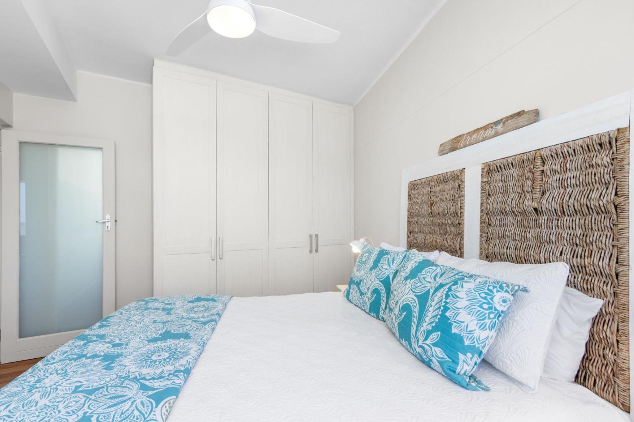 La Mer Views by Host Agents