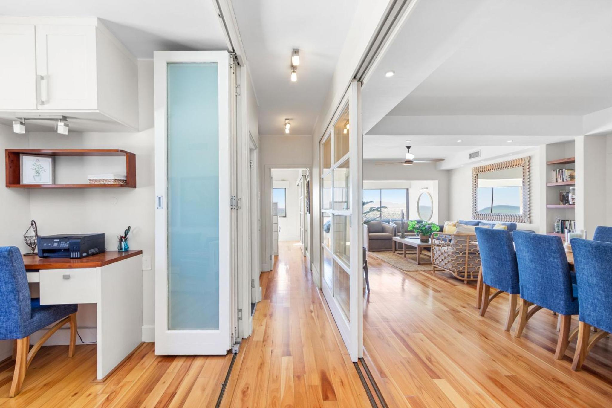 La Mer Views by Host Agents