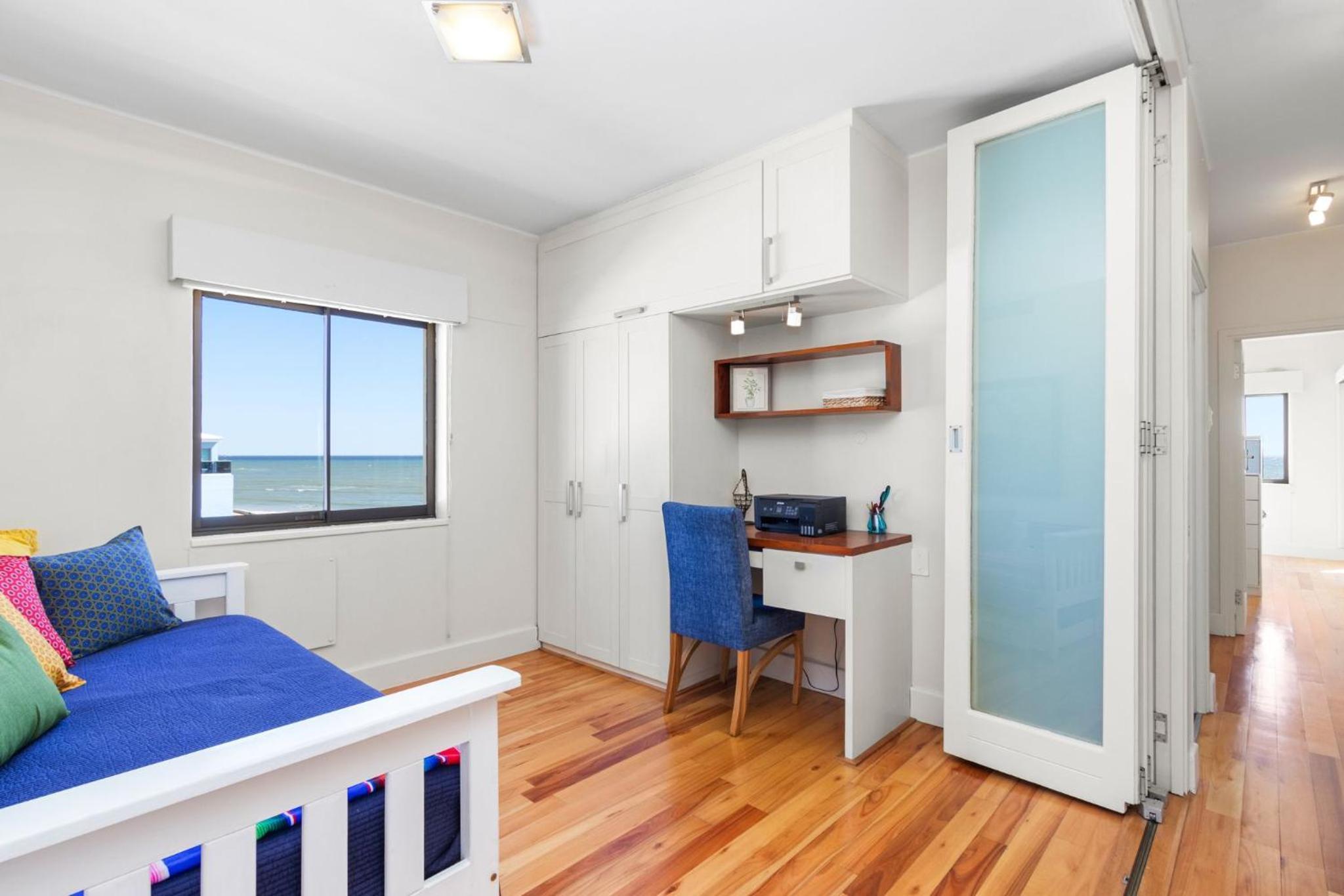 La Mer Views by Host Agents