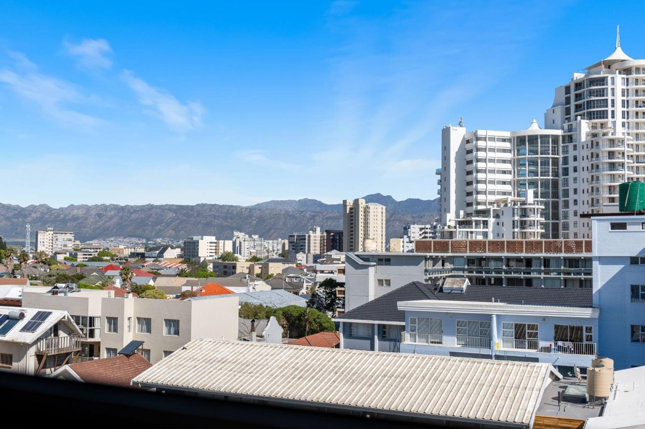 La Mer Views by Host Agents