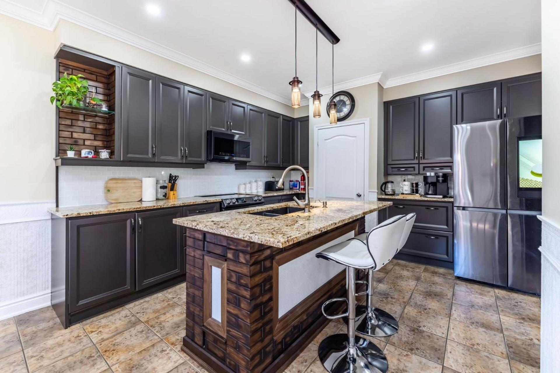 Relax with family in Luxury Oasis near Airport