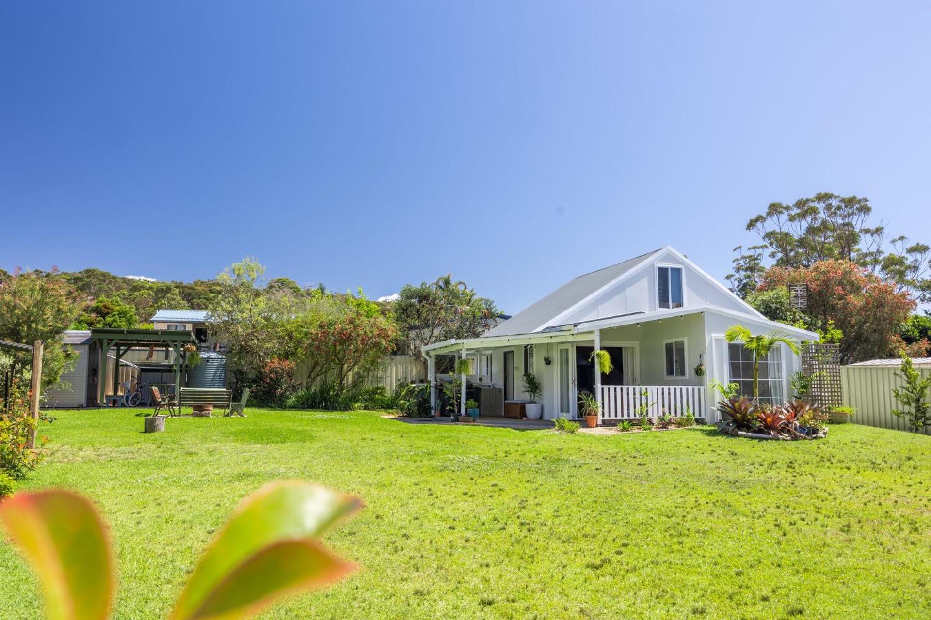 Pretty Beach Cottage