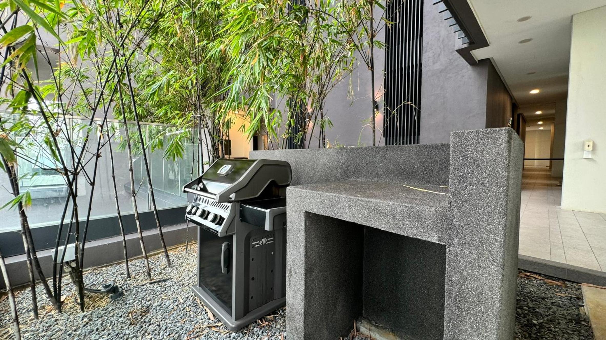 Beachside Pineapple Retreat Suites