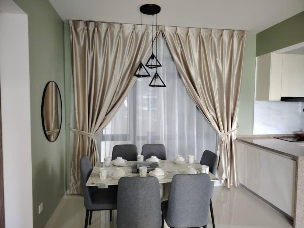 Sea&Pool View 2-bedroom Fully Furnished Apartment Forest City #freeWIFI photo 3