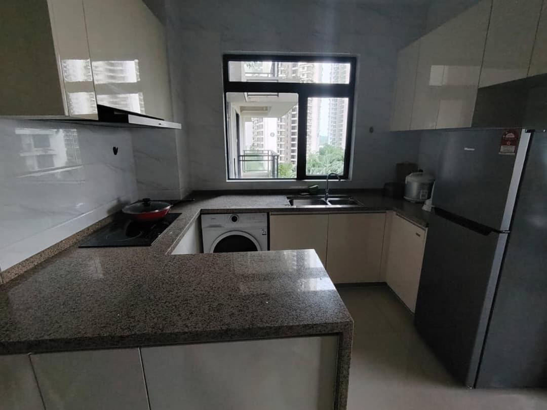 Sea&Pool View 2-bedroom Fully Furnished Apartment Forest City #freeWIFI photo 4