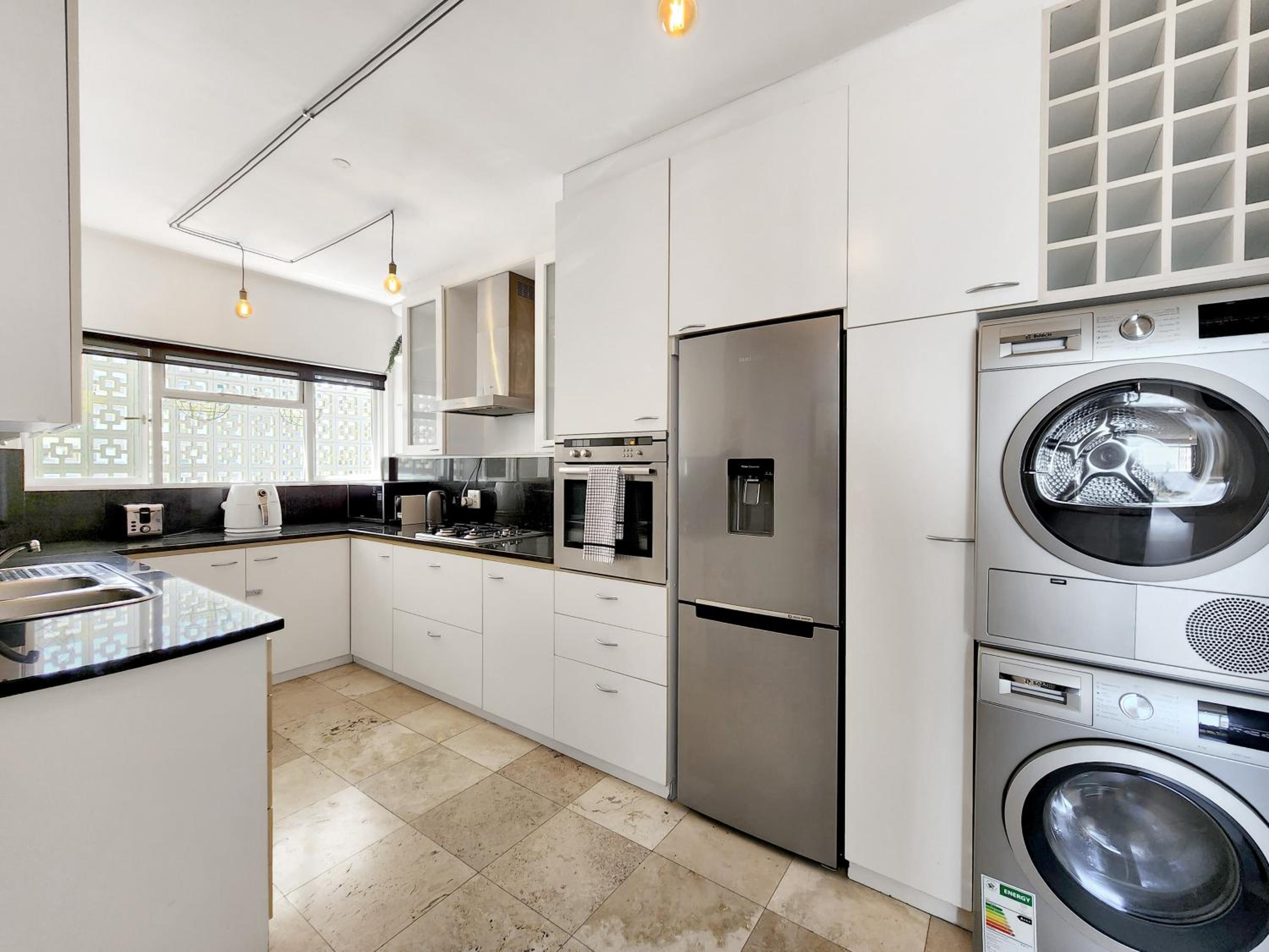 Trendy apartment with sea Views and excellent location