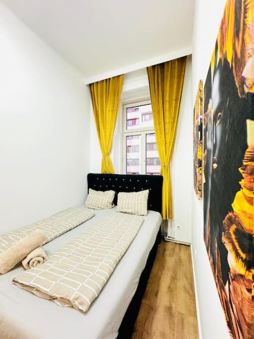 Cozy 9BR Apartment for 18 Near Augarten