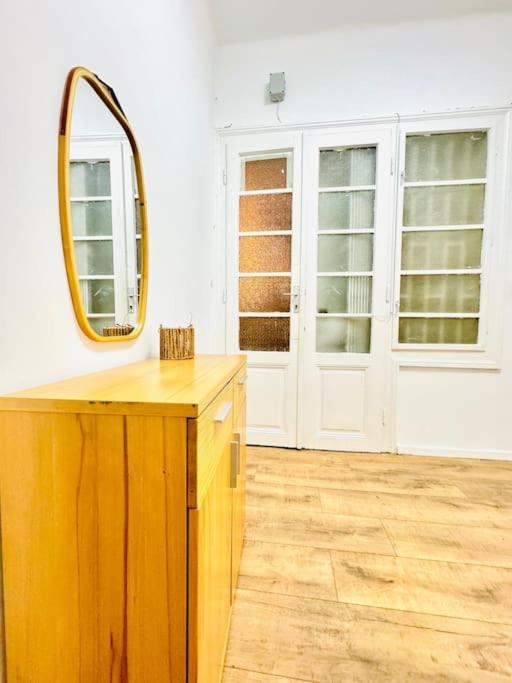 Cozy 9BR Apartment for 18 Near Augarten