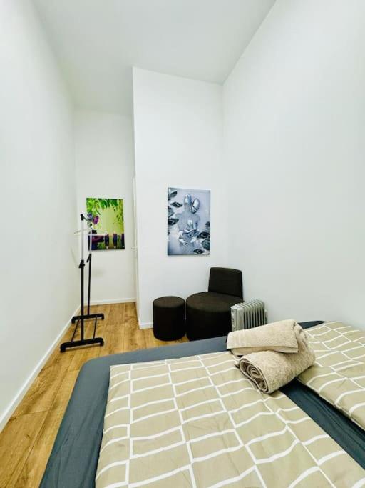 Cozy 9BR Apartment for 18 Near Augarten