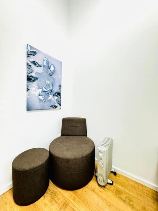 Cozy 9BR Apartment for 18 Near Augarten