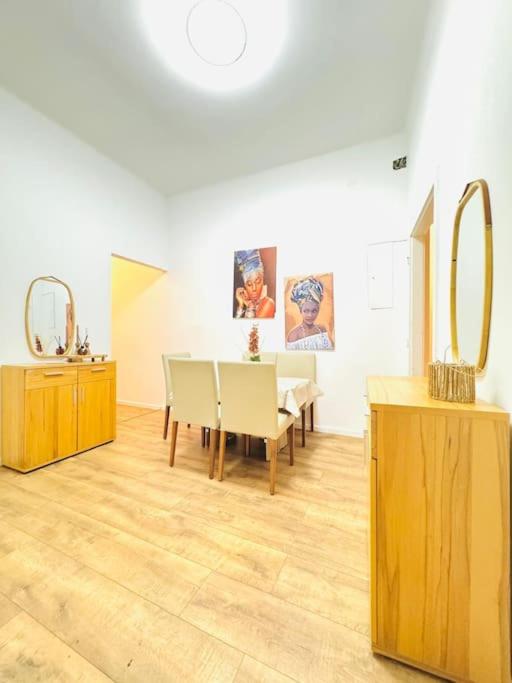 Cozy 9BR Apartment for 18 Near Augarten