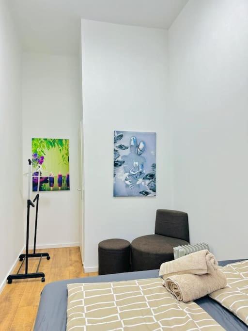 Cozy 9BR Apartment for 18 Near Augarten