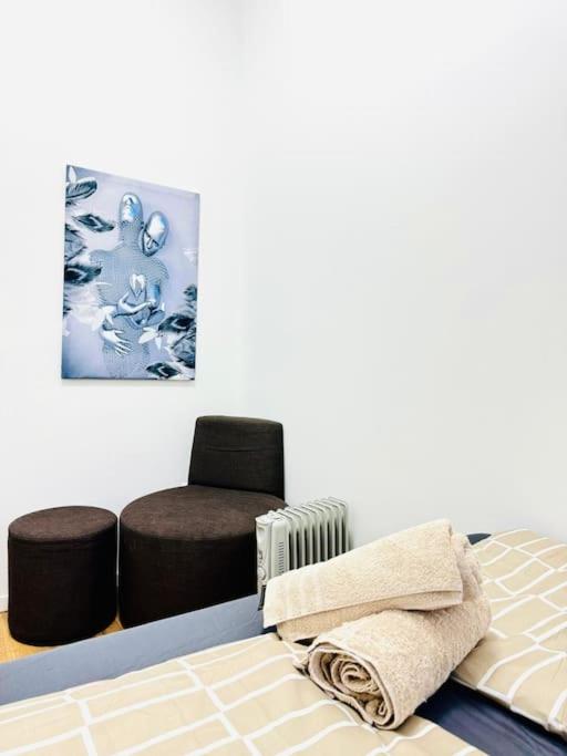 Cozy 9BR Apartment for 18 Near Augarten