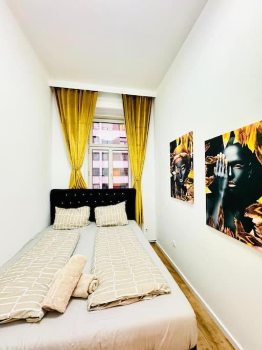 Cozy 9BR Apartment for 18 Near Augarten