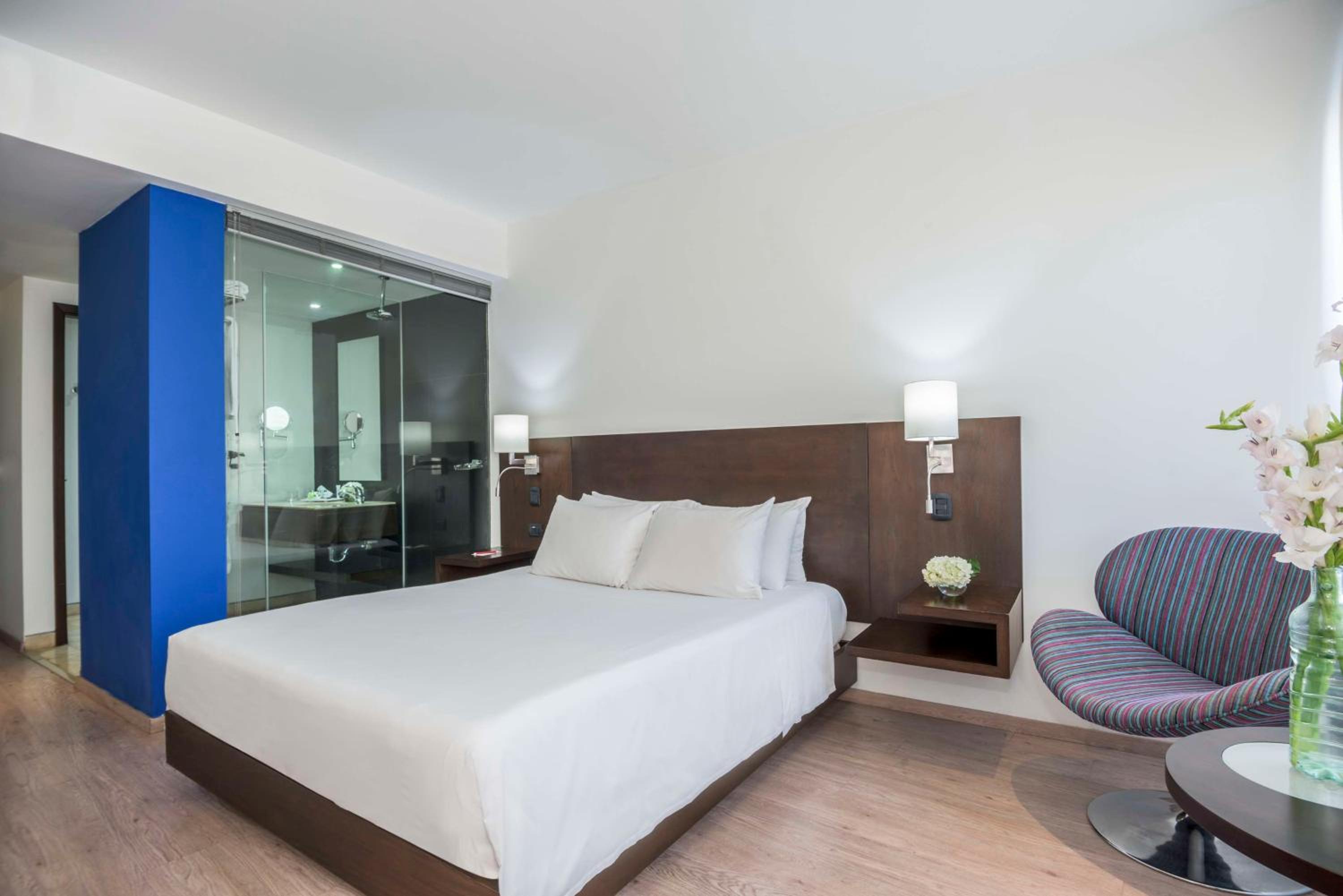 Hotel NH Collection Royal Smartsuites - Image 1