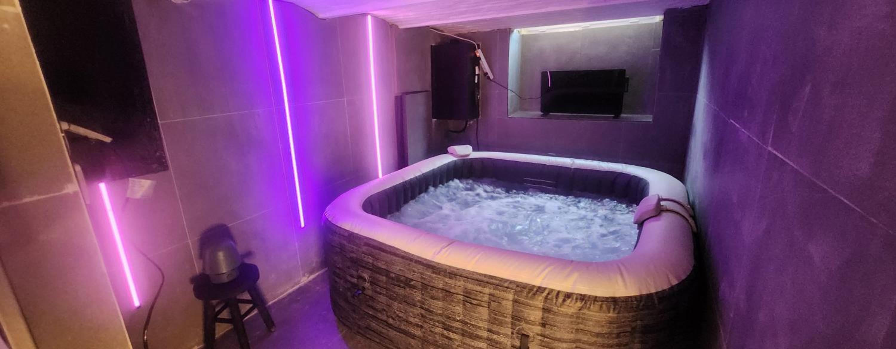 My house jacuzzi Billiards