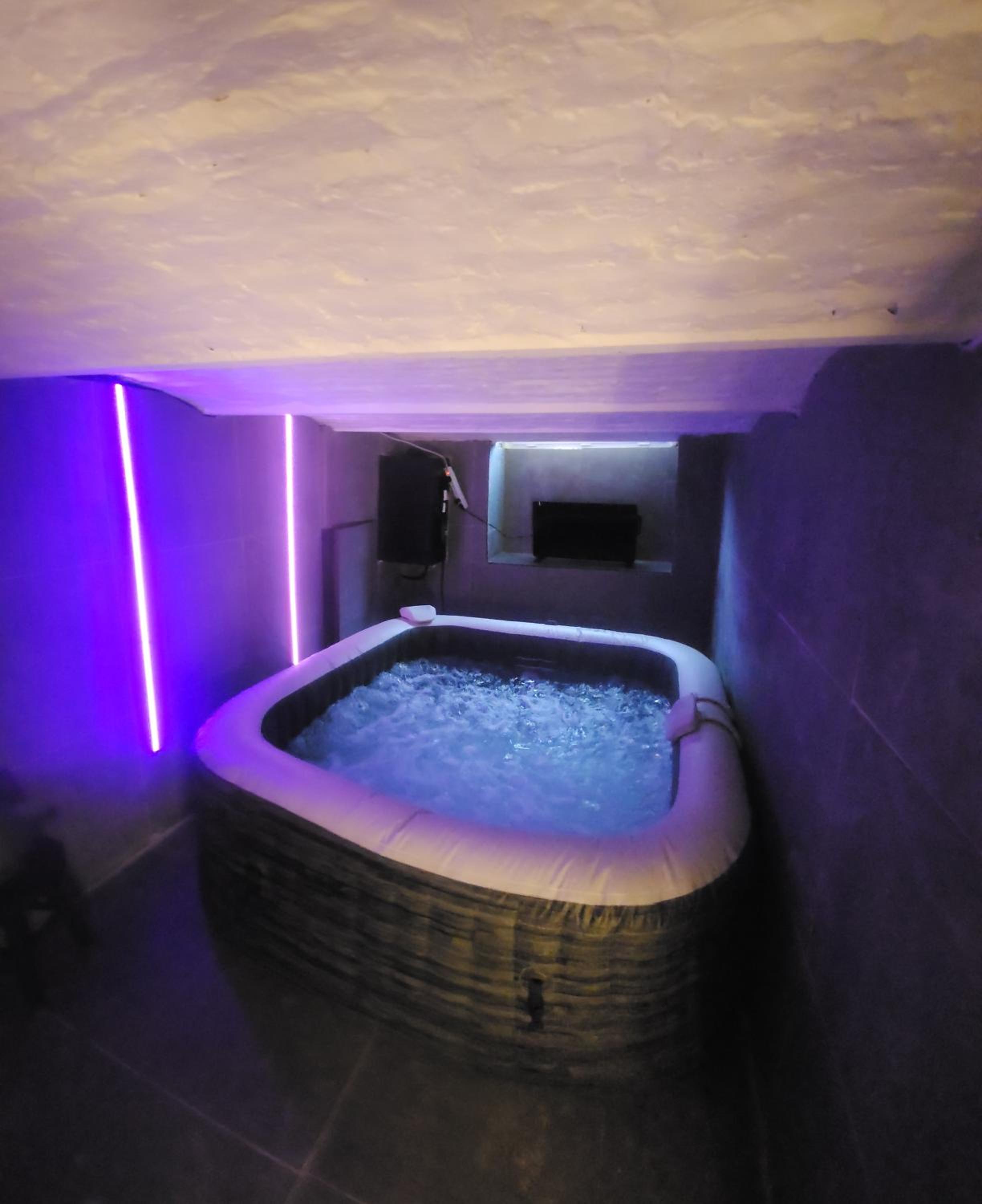 My house jacuzzi Billiards