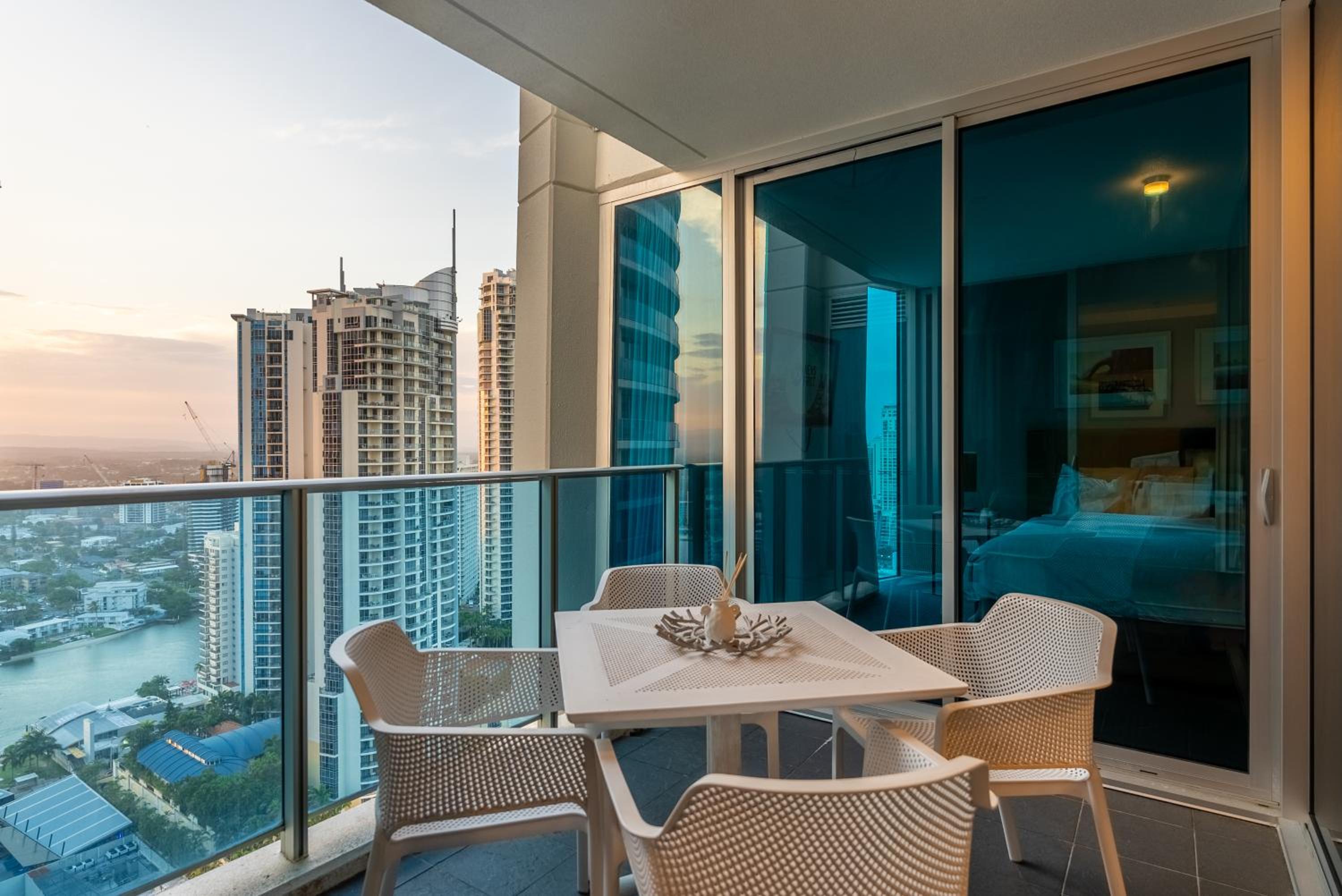 Hilton Surfers Paradise Luxury Suite - 2Bedroom, Free Car Park