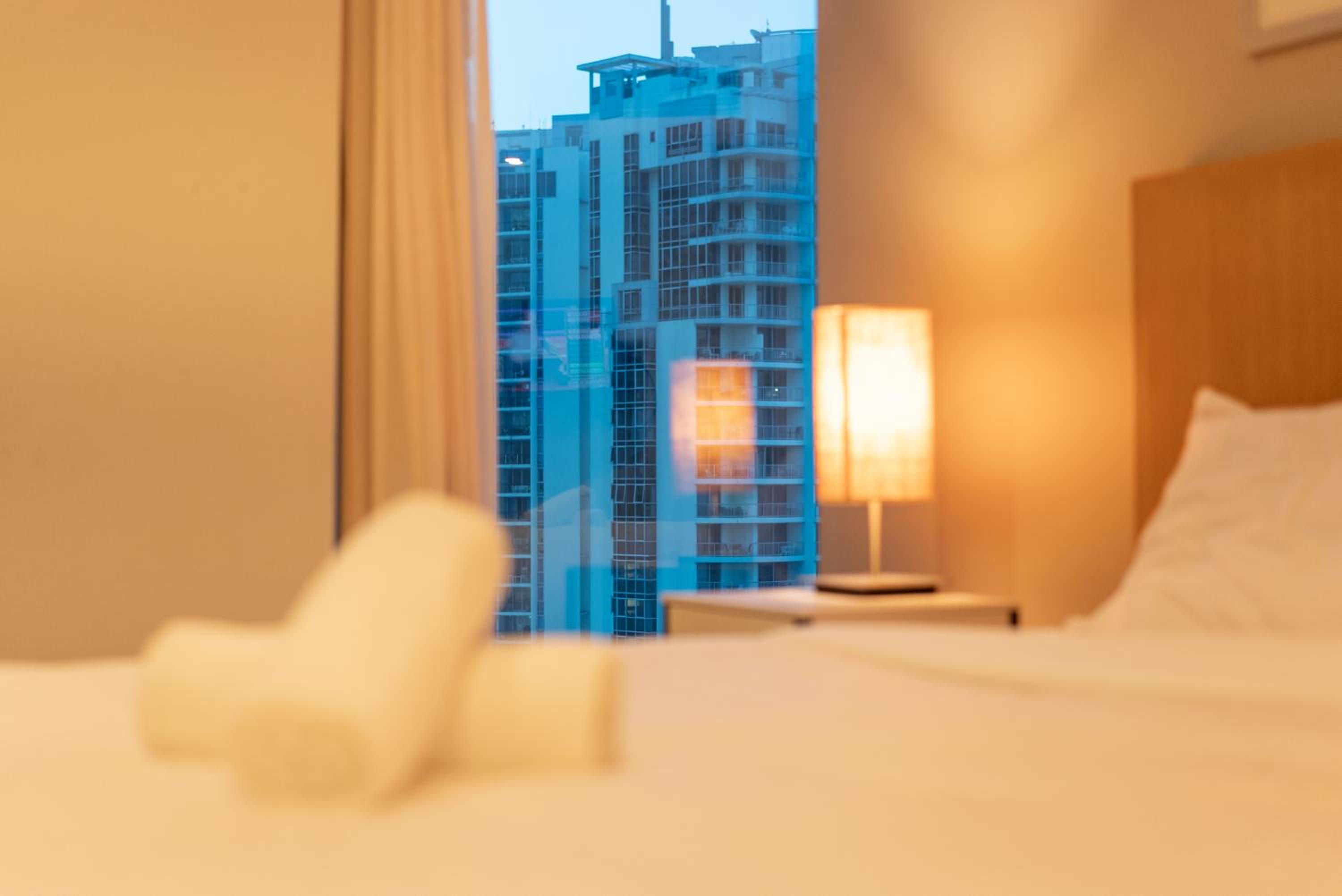 Hilton Surfers Paradise Luxury Suite - 2Bedroom, Free Car Park