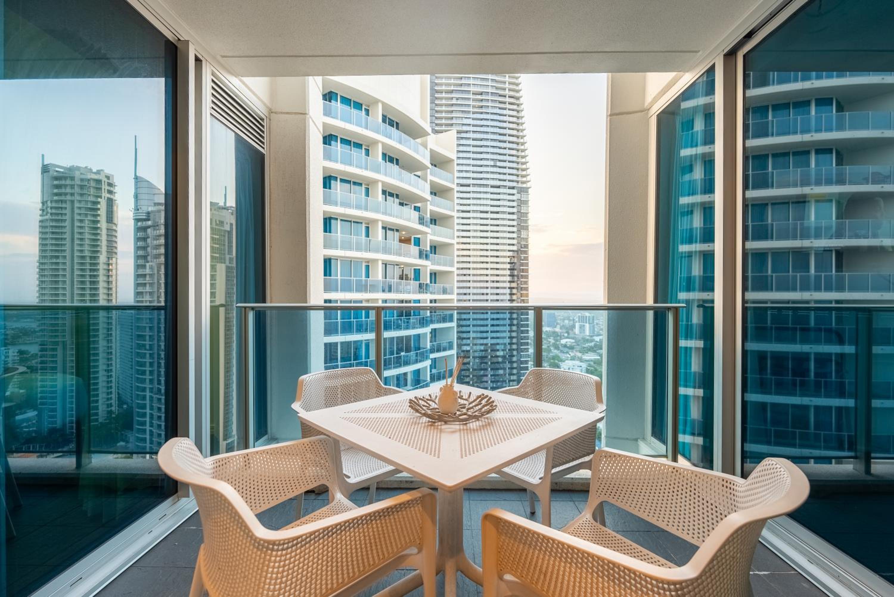 Hilton Surfers Paradise Luxury Suite - 2Bedroom, Free Car Park