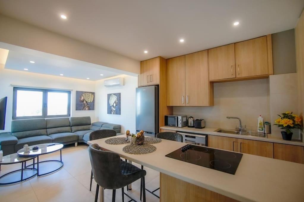 1-Bedroom Apartment Finikoudes Beach