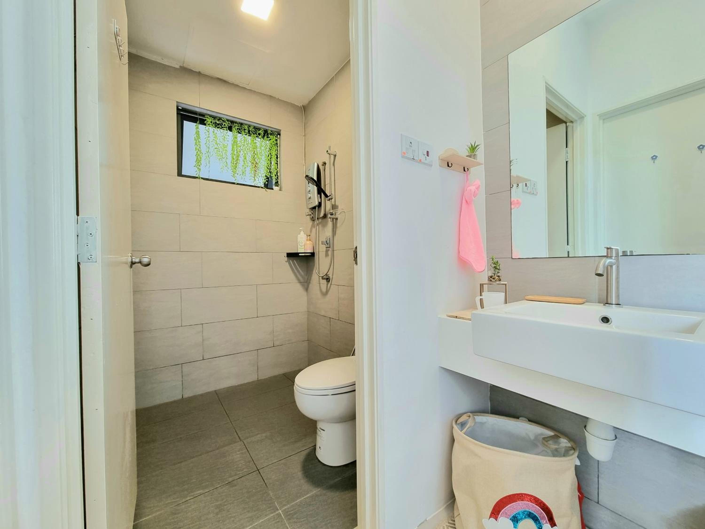 Cozy 2BR Apt near Airport, Town & Vivacity Mall view 5