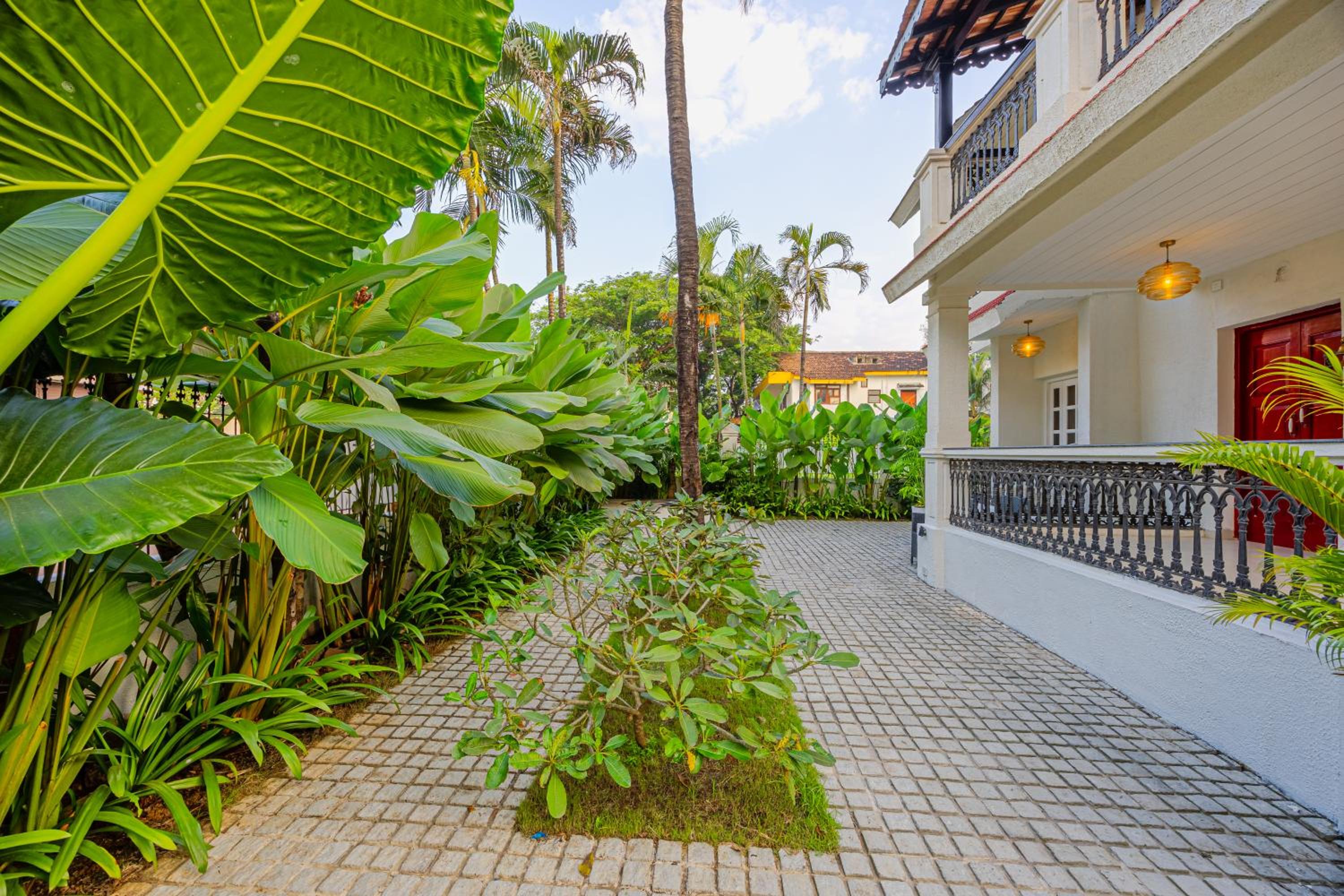 ELIVAAS 4 BHK Villa near Beach with Private Pool & Bar - Casa Boa Vida view 3