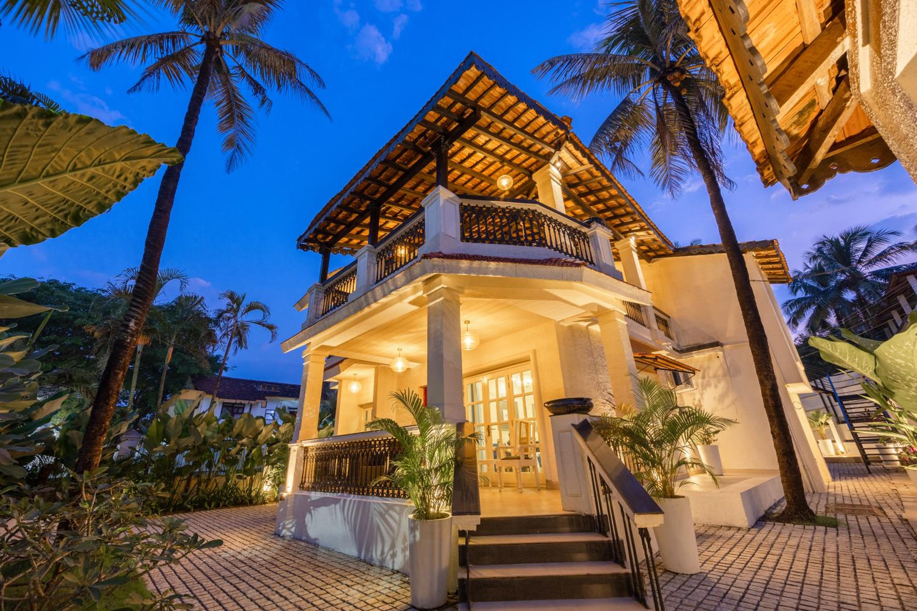 ELIVAAS 4 BHK Villa near Beach with Private Pool & Bar - Casa Boa Vida