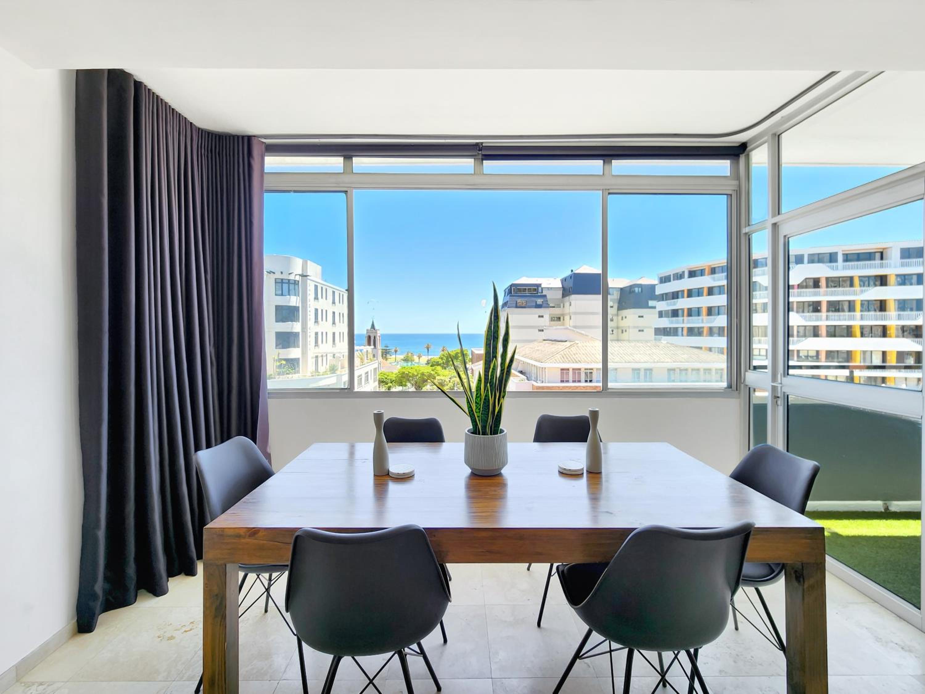 Trendy apartment with sea Views and excellent location