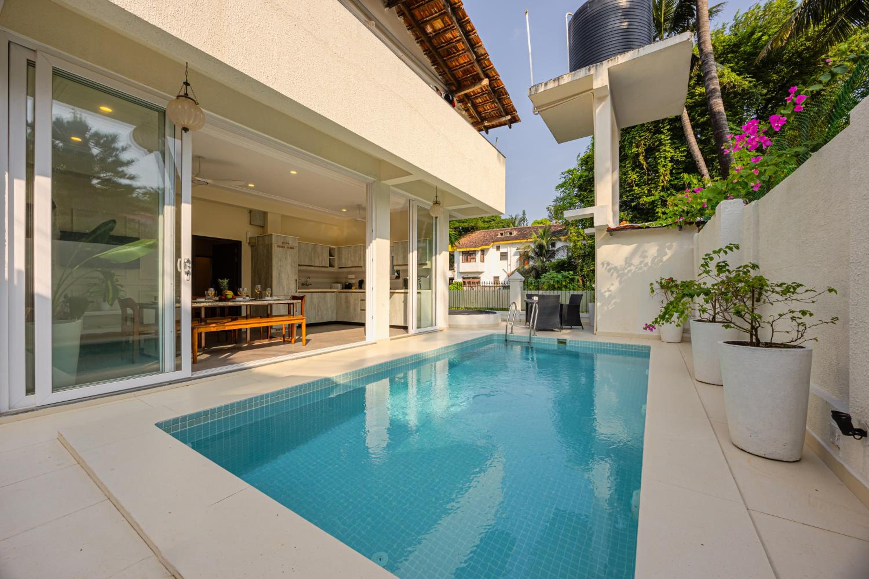 ELIVAAS 4 BHK Villa near Beach with Private Pool & Bar - Casa Boa Vida view 2
