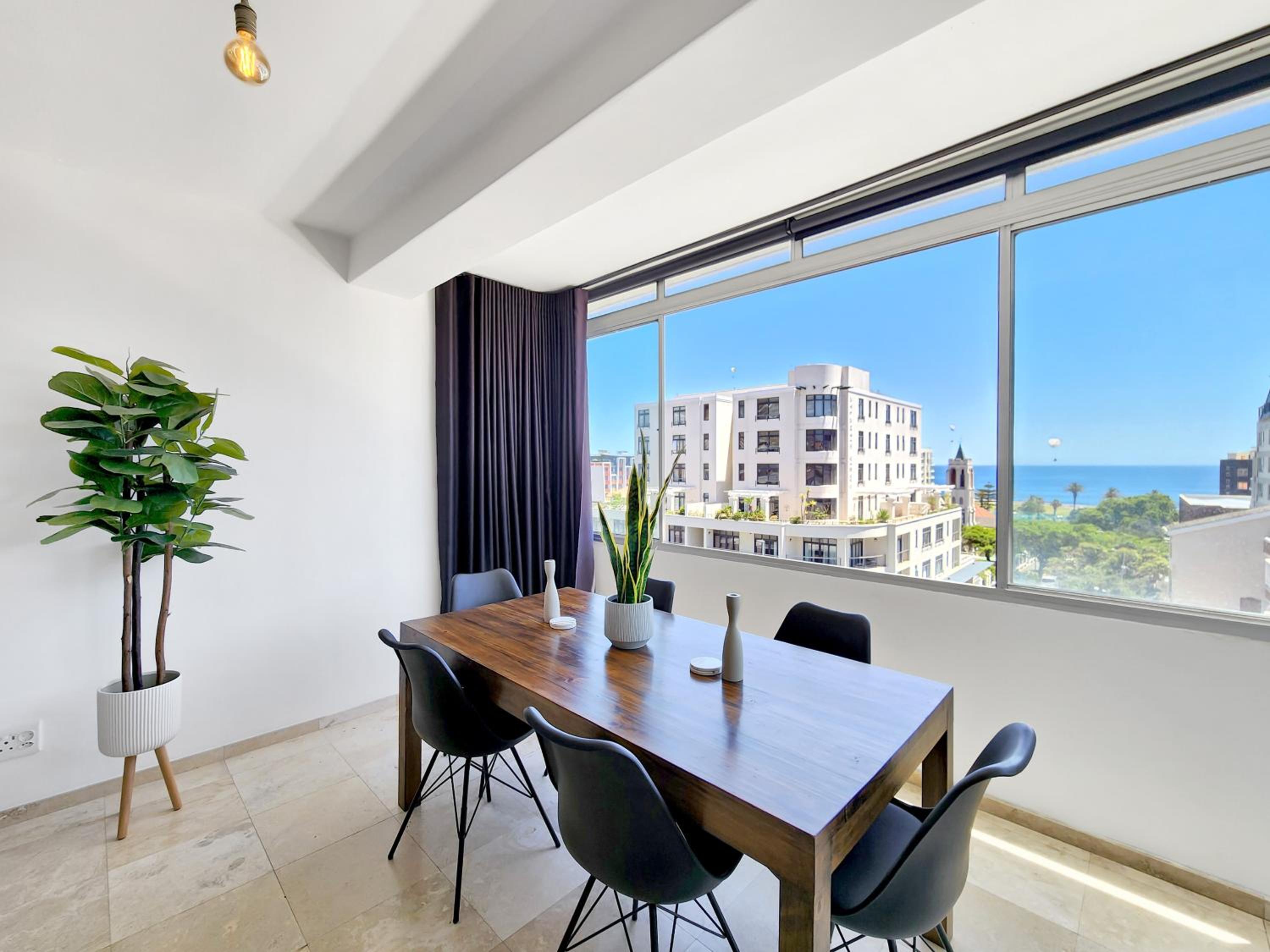 Trendy apartment with sea Views and excellent location