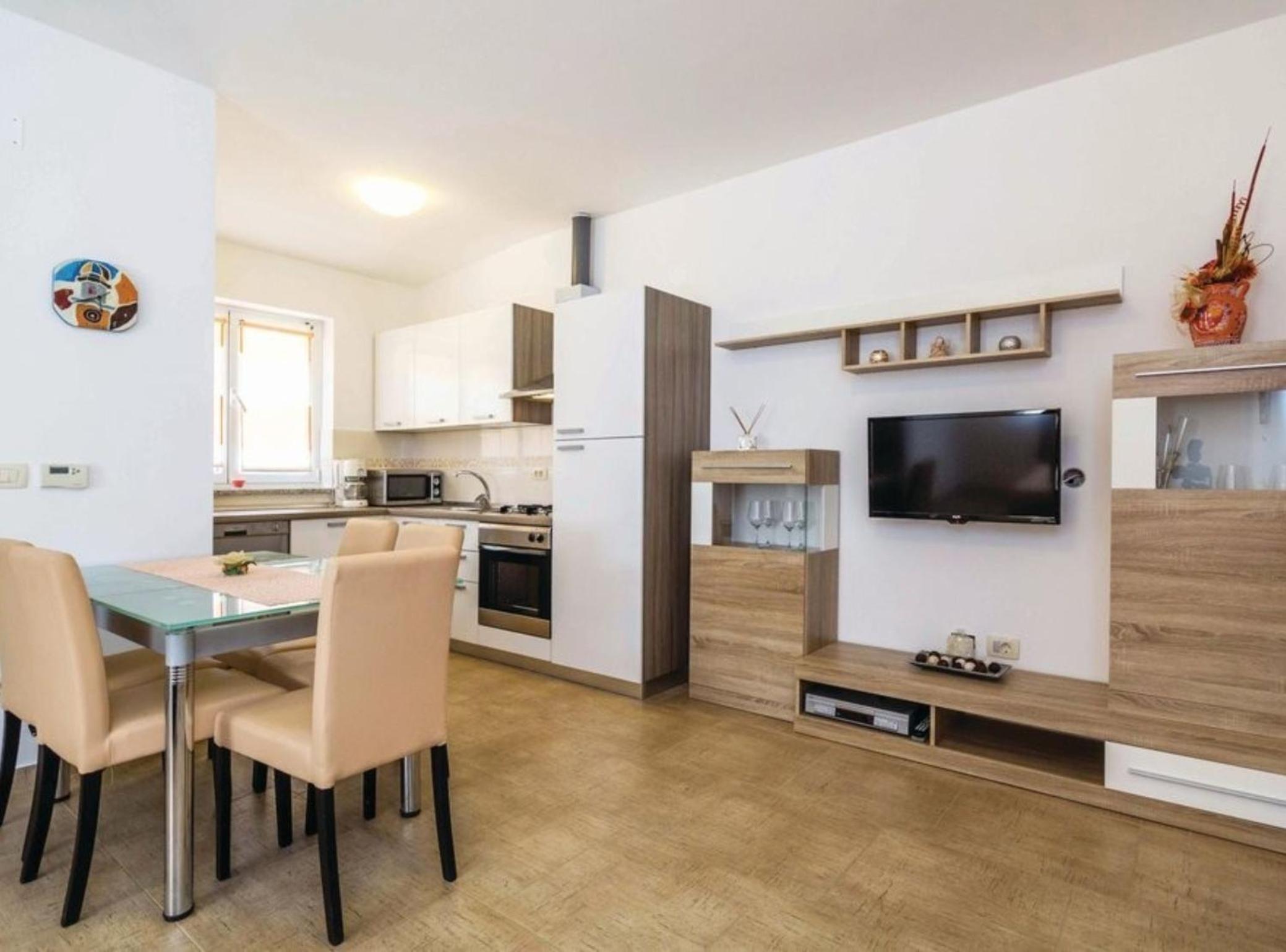 Cozy One Bedroom Apartment with Terrace view 5