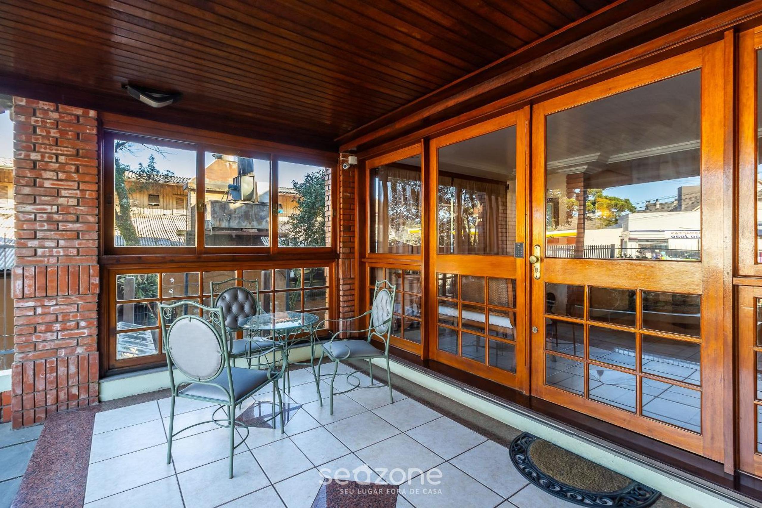 Apt w/ BBQ 1km from Gramado Center SDS104