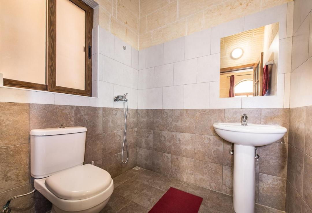 4 Bedroom Holiday Home with Private Pool