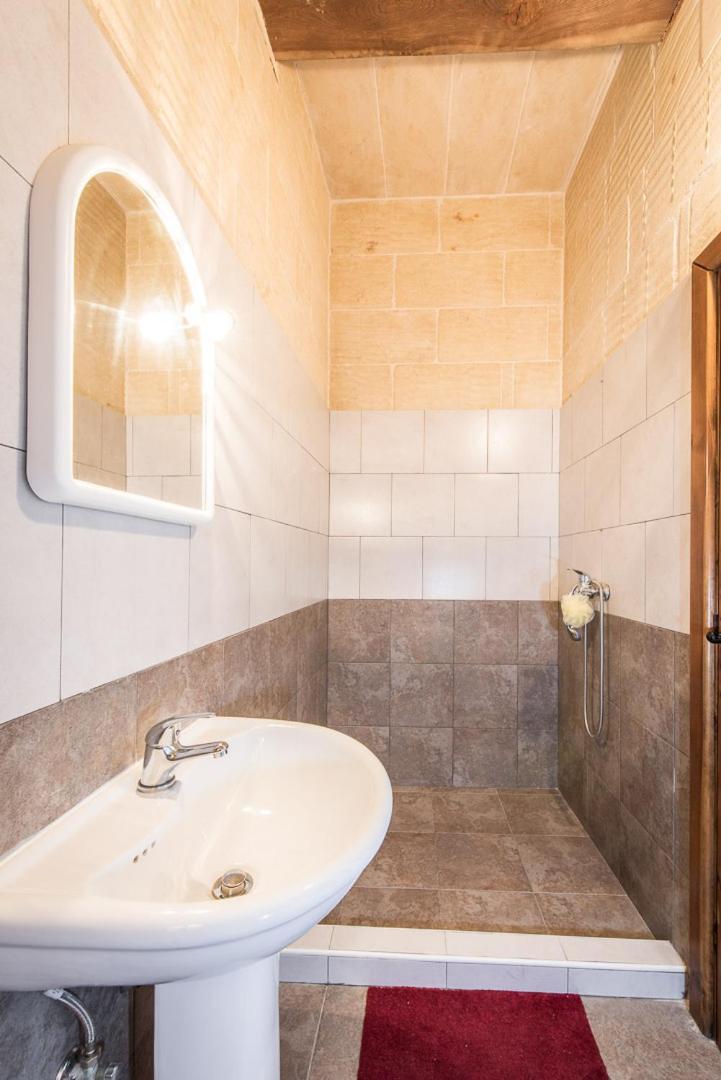 4 Bedroom Holiday Home with Private Pool