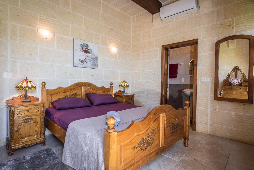 4 Bedroom Holiday Home with Private Pool
