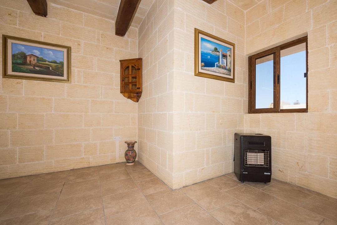 4 Bedroom Holiday Home with Private Pool